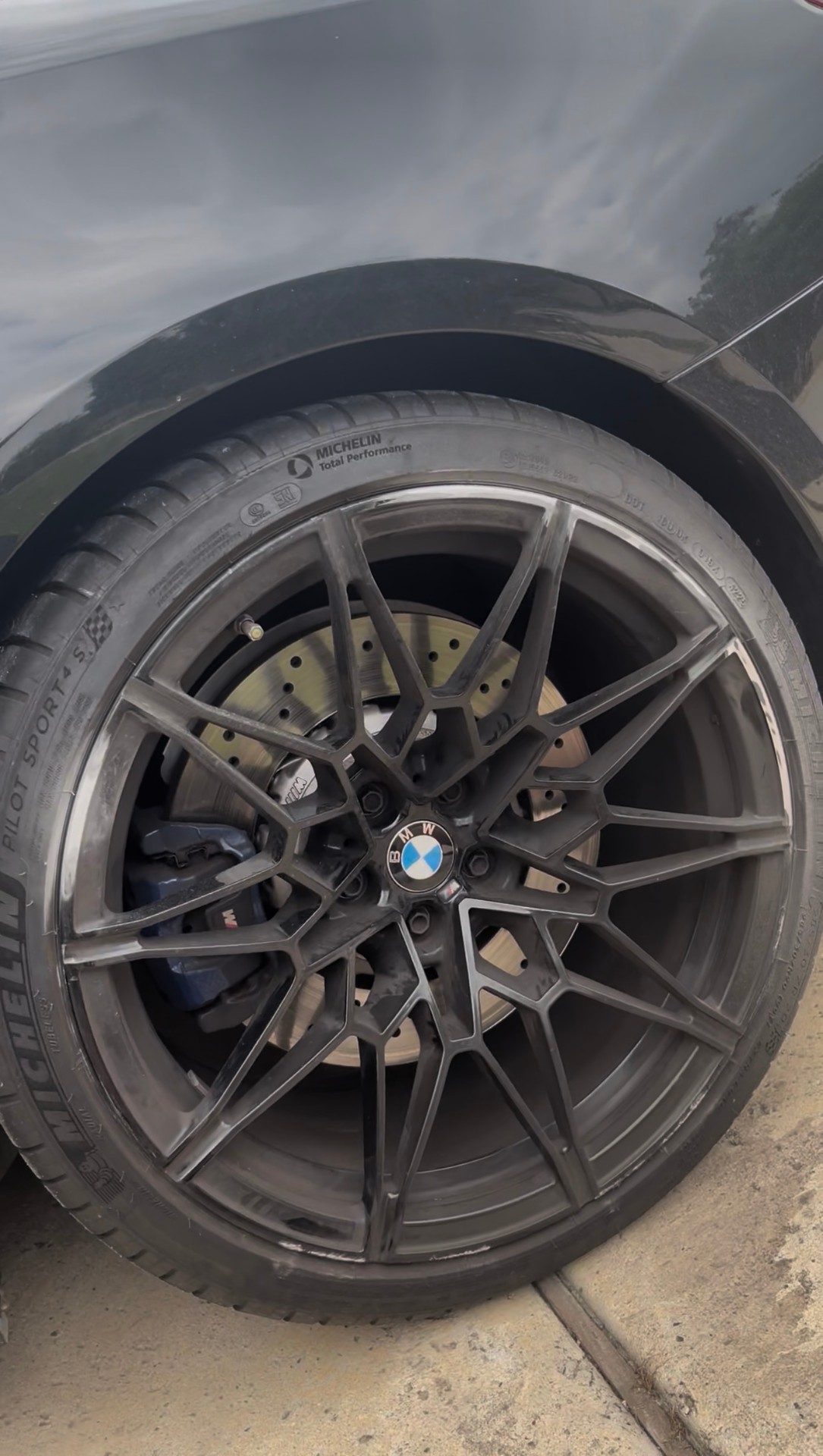 Damaged wheel before repair 1